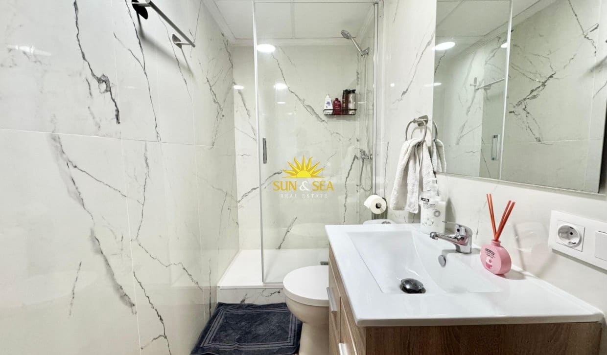 2 quarto Apartamento para arrendar em Guardamar del Segura - 1 000 € (Ref: 10004725)