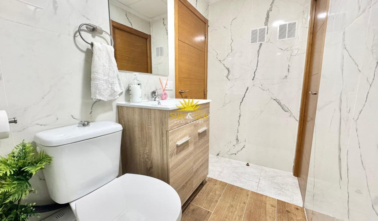 2 quarto Apartamento para arrendar em Guardamar del Segura - 1 000 € (Ref: 10004725)