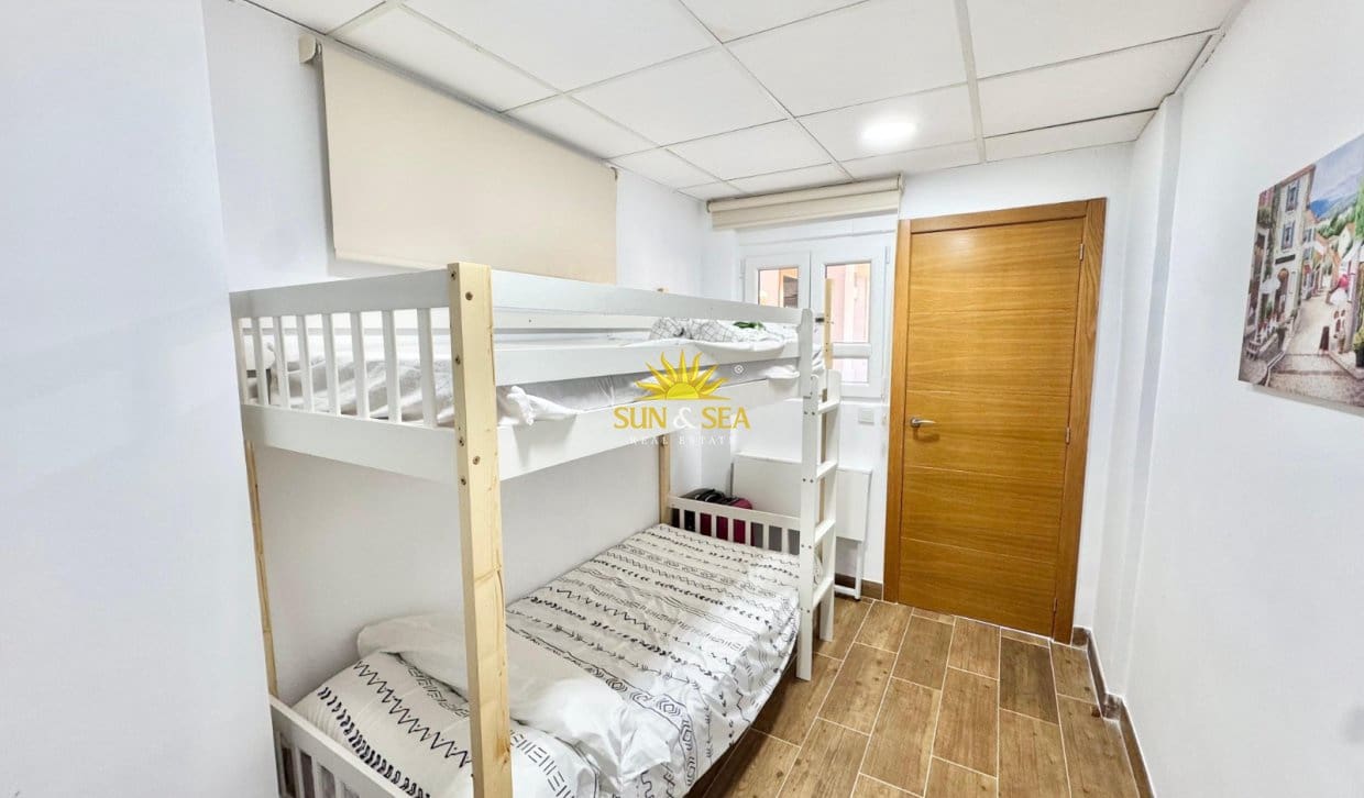 2 quarto Apartamento para arrendar em Guardamar del Segura - 1 000 € (Ref: 10004725)