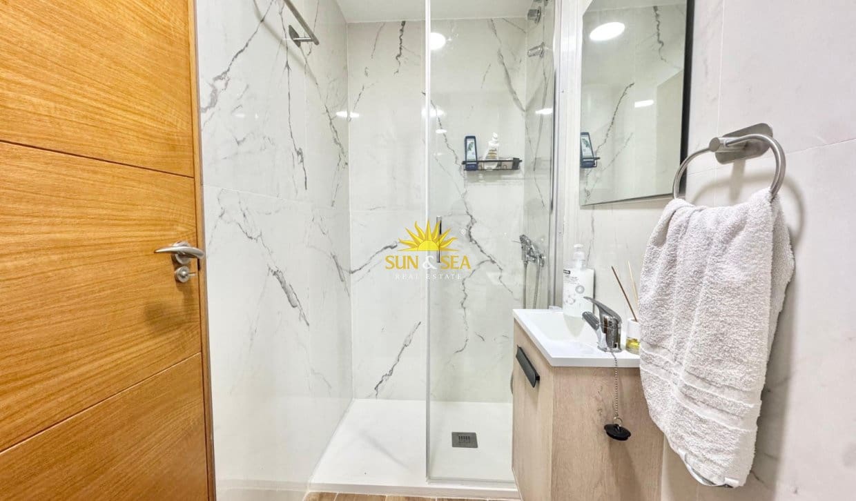 2 quarto Apartamento para arrendar em Guardamar del Segura - 1 000 € (Ref: 10004725)