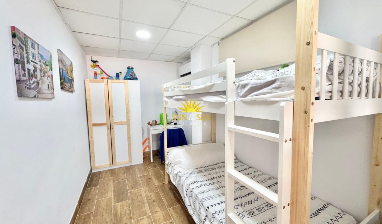 2 quarto Apartamento para arrendar em Guardamar del Segura - 1 000 € (Ref: 10004725)