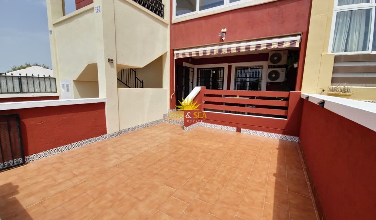 2 quarto Casa em Banda para venda em Orihuela Costa com piscina garagem - 173 000 € (Ref: 10007570)