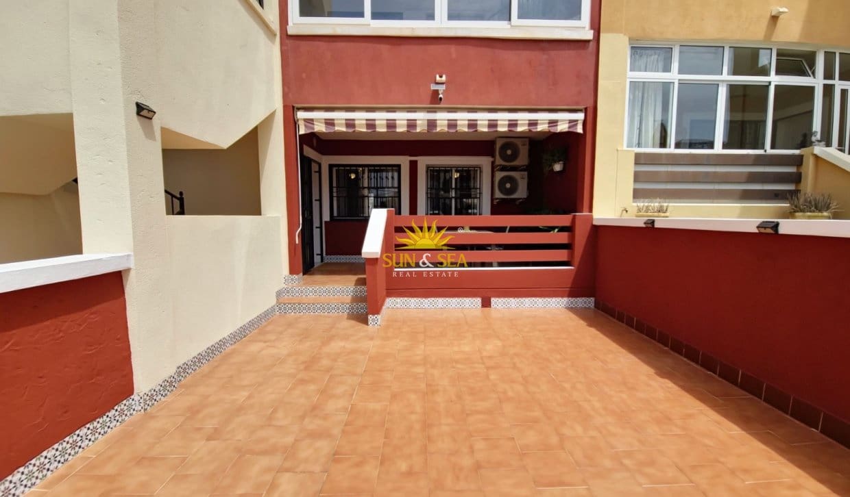 2 quarto Casa em Banda para venda em Orihuela Costa com piscina garagem - 173 000 € (Ref: 10007570)