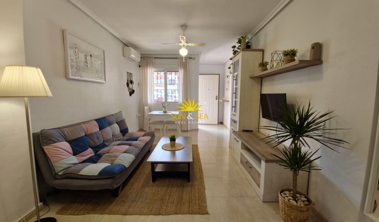 2 quarto Casa em Banda para venda em Orihuela Costa com piscina garagem - 173 000 € (Ref: 10007570)