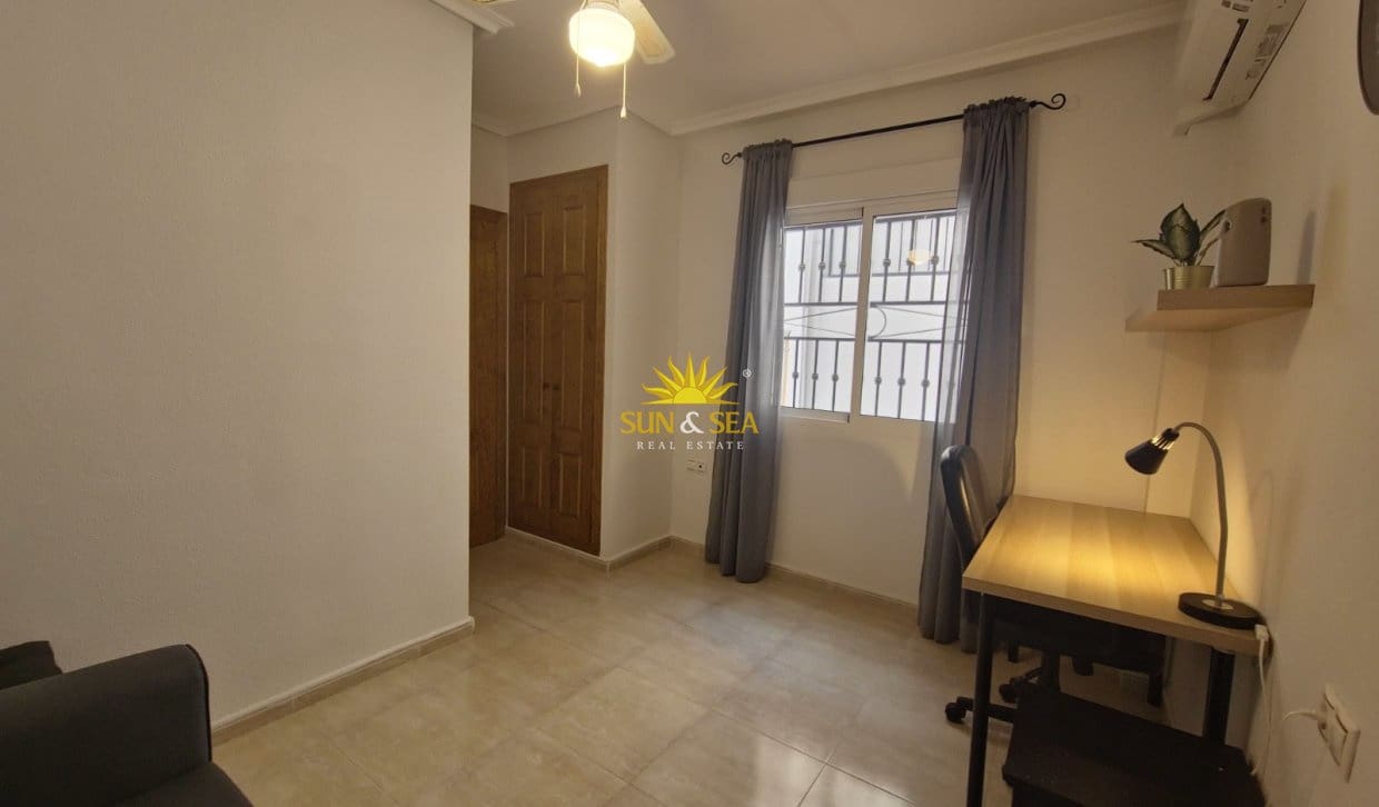 2 quarto Casa em Banda para venda em Orihuela Costa com piscina garagem - 173 000 € (Ref: 10007570)