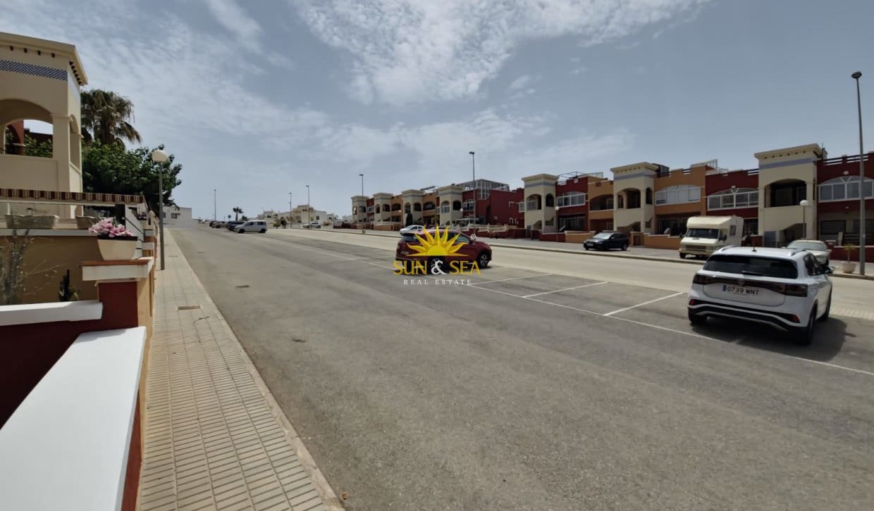 2 quarto Casa em Banda para venda em Orihuela Costa com piscina garagem - 173 000 € (Ref: 10007570)