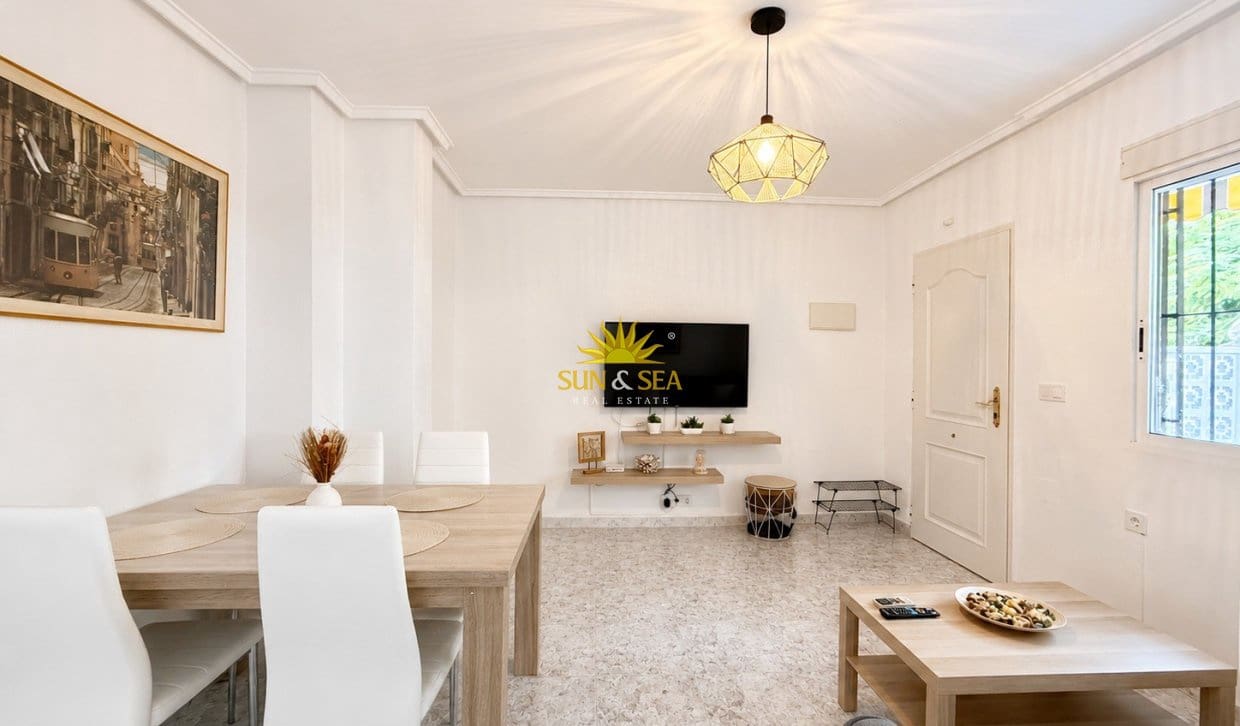 2 camera da letto Casa da affitare come casa vacanza in Torrevieja con piscina - 750 € (Rif: 10007764)
