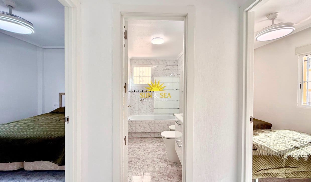 2 camera da letto Casa da affitare come casa vacanza in Torrevieja con piscina - 750 € (Rif: 10007764)