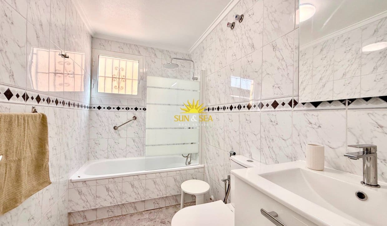 2 camera da letto Casa da affitare come casa vacanza in Torrevieja con piscina - 750 € (Rif: 10007764)