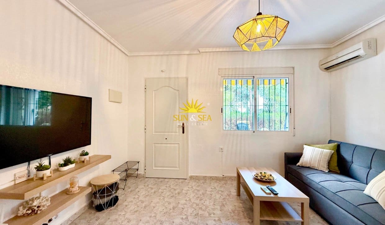 2 camera da letto Casa da affitare come casa vacanza in Torrevieja con piscina - 750 € (Rif: 10007764)