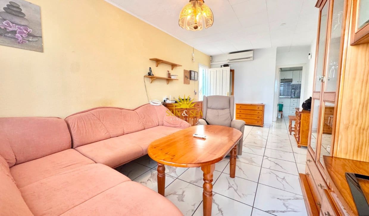 3 sovrum Hus att hyra i Torrevieja med pool - 850 € (Ref: 10008084)