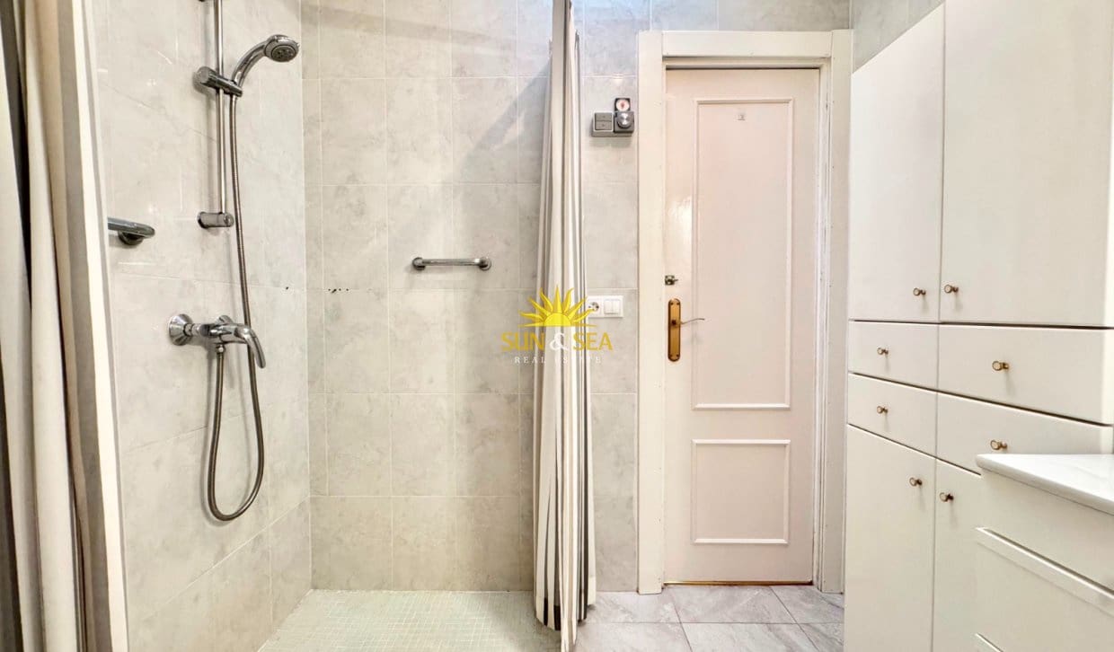3 sovrum Hus att hyra i Torrevieja med pool - 850 € (Ref: 10008084)