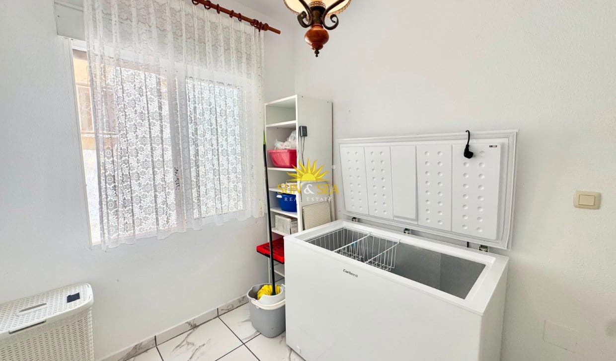 3 sovrum Hus att hyra i Torrevieja med pool - 850 € (Ref: 10008084)