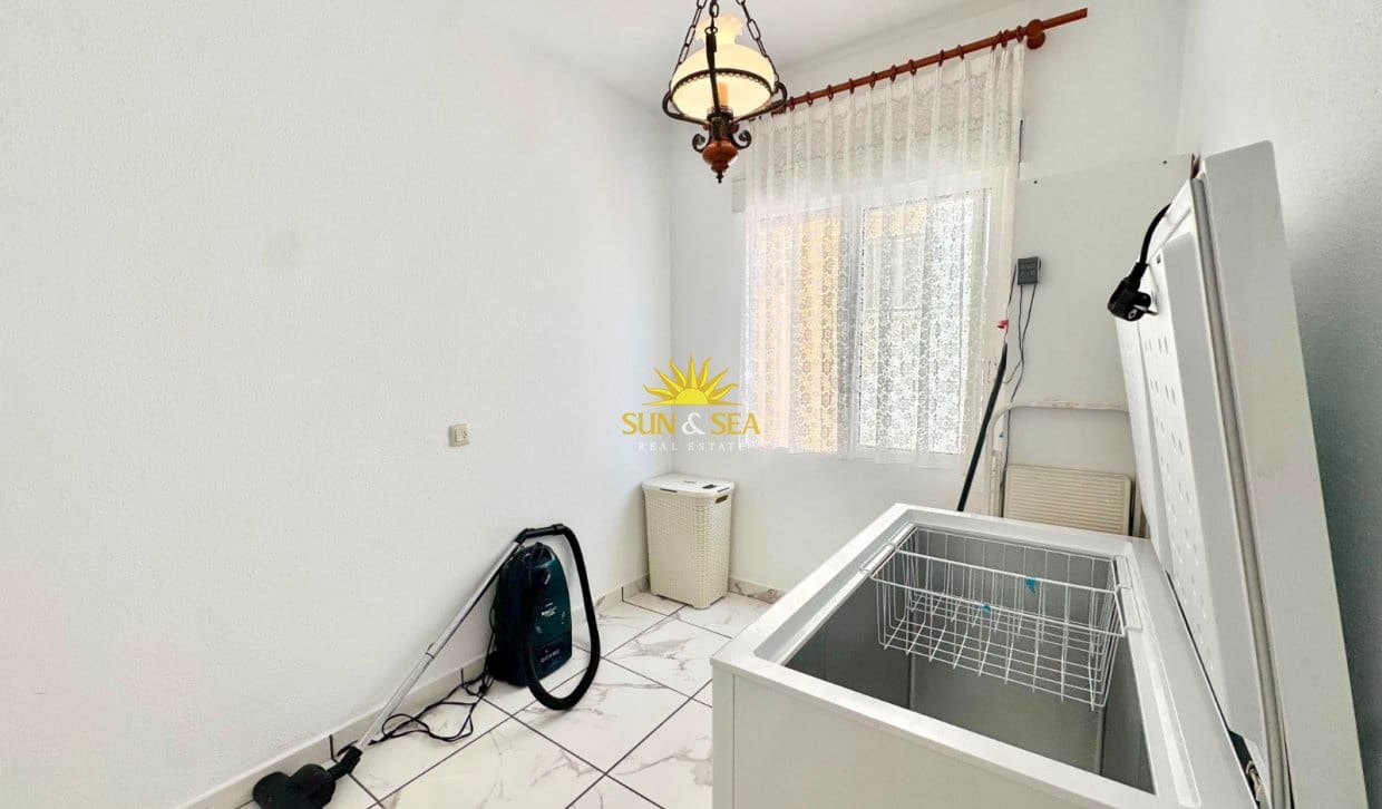 3 sovrum Hus att hyra i Torrevieja med pool - 850 € (Ref: 10008084)