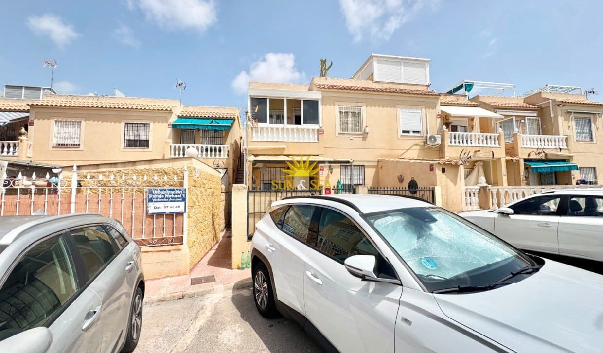 3 sovrum Hus att hyra i Torrevieja med pool - 850 € (Ref: 10008084)