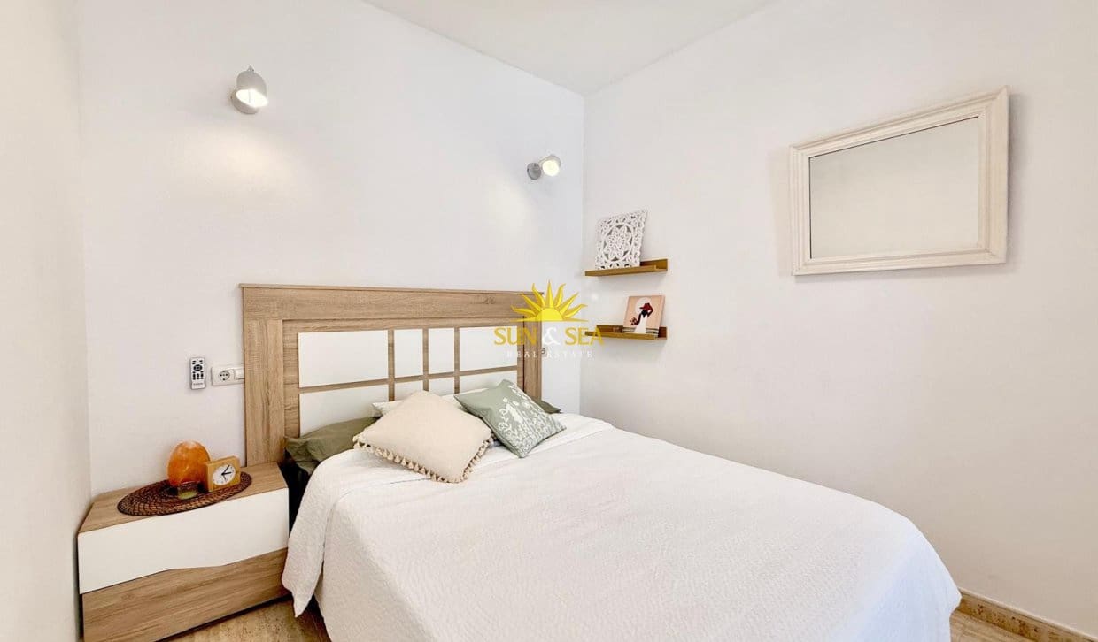 3 quarto Apartamento para arrendar em Torrevieja com piscina garagem - 950 € (Ref: 10008085)