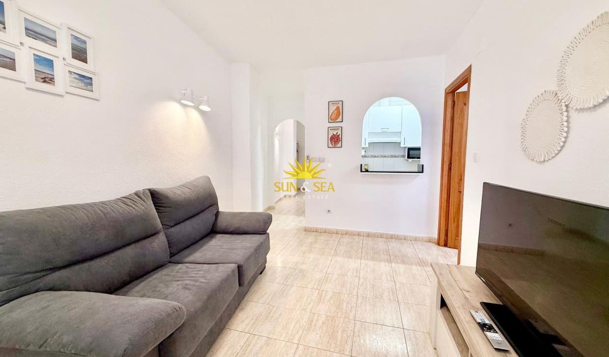 3 quarto Apartamento para arrendar em Torrevieja com piscina garagem - 950 € (Ref: 10008085)