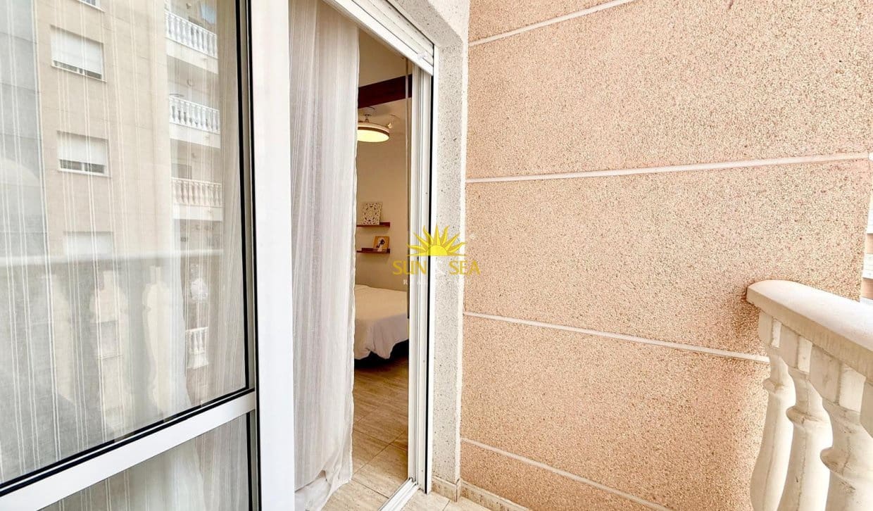 3 quarto Apartamento para arrendar em Torrevieja com piscina garagem - 950 € (Ref: 10008085)