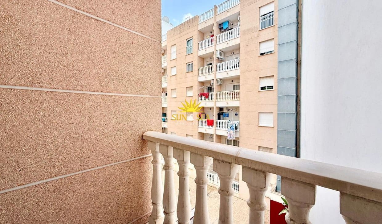 3 quarto Apartamento para arrendar em Torrevieja com piscina garagem - 950 € (Ref: 10008085)