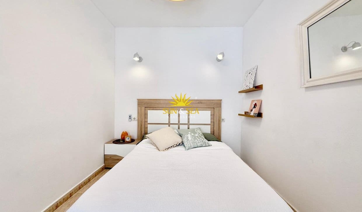 3 quarto Apartamento para arrendar em Torrevieja com piscina garagem - 950 € (Ref: 10008085)