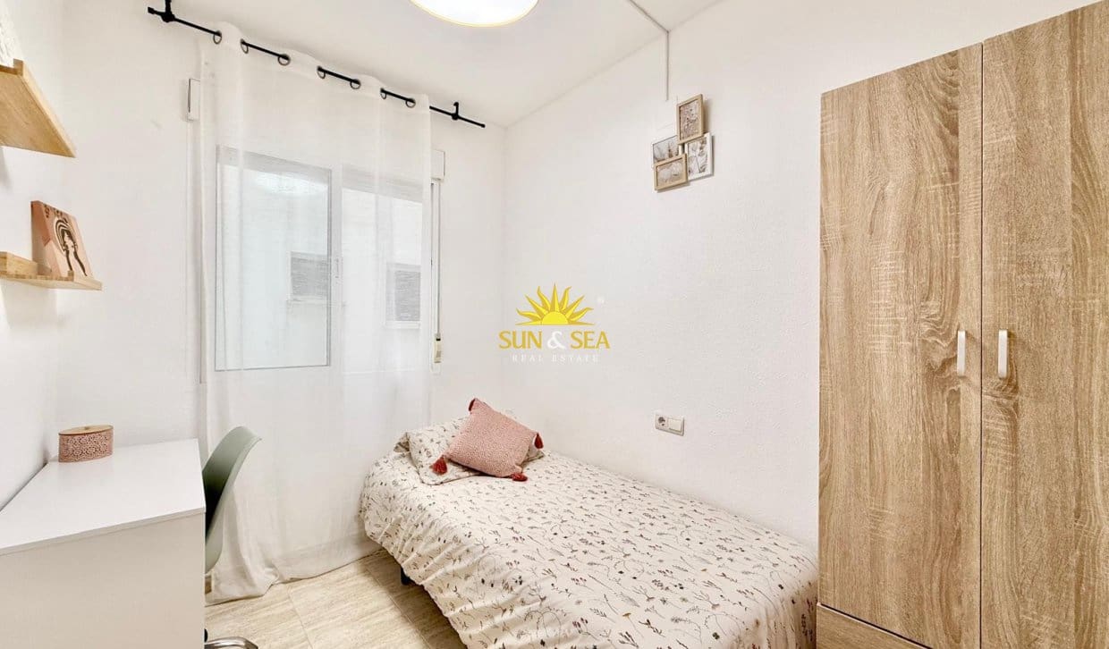 3 quarto Apartamento para arrendar em Torrevieja com piscina garagem - 950 € (Ref: 10008085)