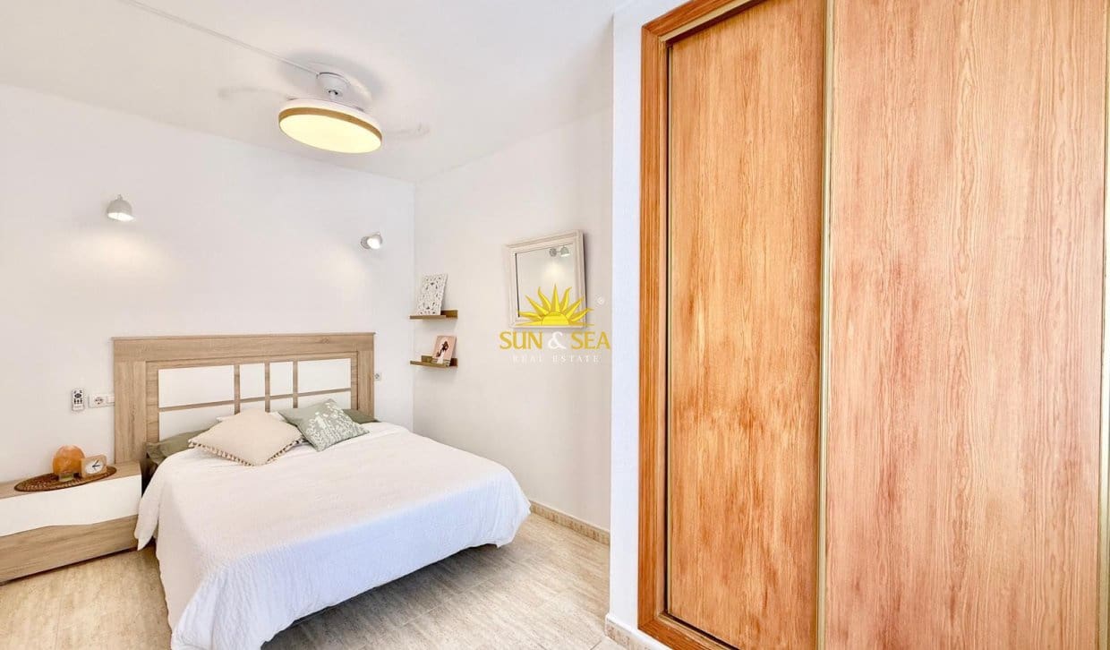 3 quarto Apartamento para arrendar em Torrevieja com piscina garagem - 950 € (Ref: 10008085)