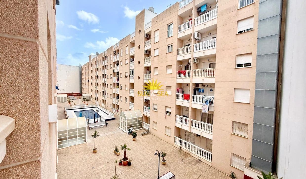 3 quarto Apartamento para arrendar em Torrevieja com piscina garagem - 950 € (Ref: 10008085)