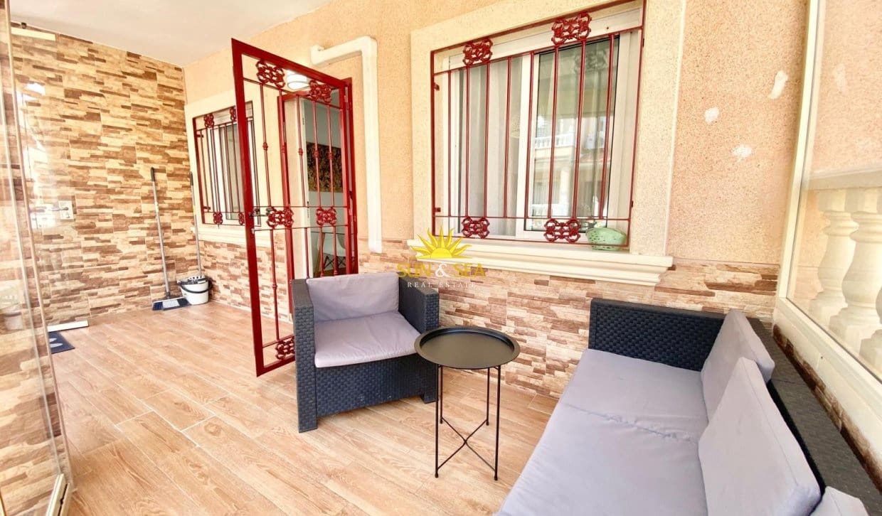 3 sypialnia Willa na sprzedaż w Playa Flamenca z basenem garażem - 284 000 € (Ref: 10009482)
