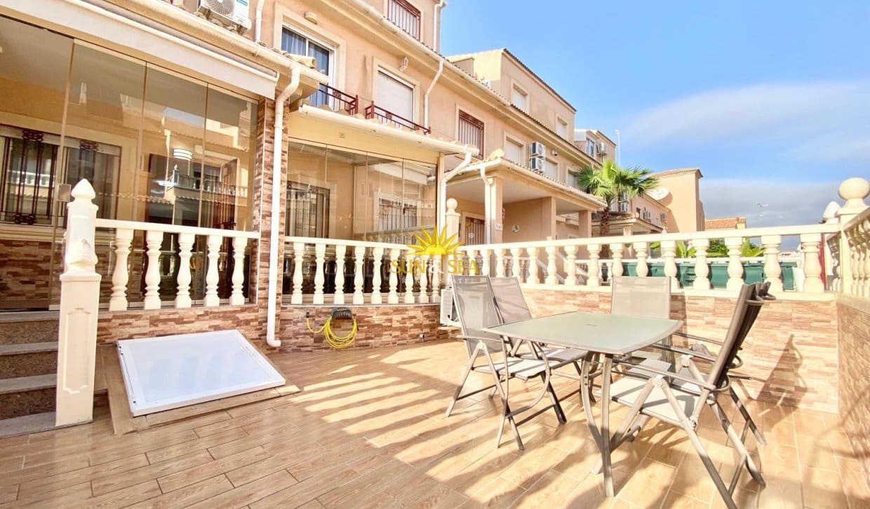 3 sypialnia Willa na sprzedaż w Playa Flamenca z basenem garażem - 284 000 € (Ref: 10009482)