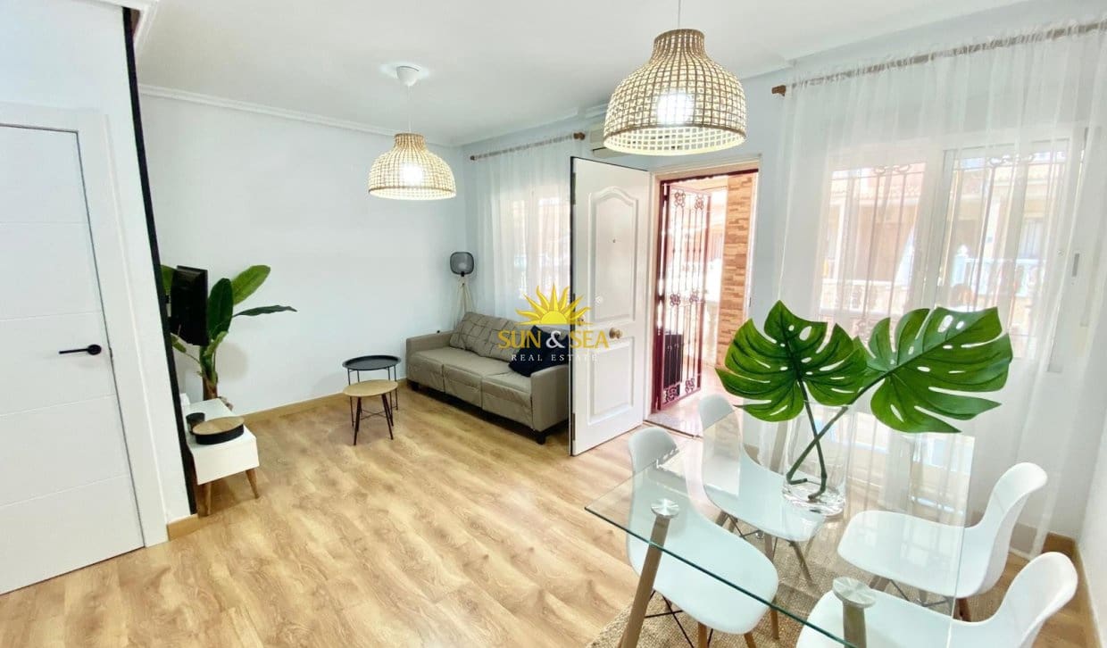 3 sypialnia Willa na sprzedaż w Playa Flamenca z basenem garażem - 284 000 € (Ref: 10009482)