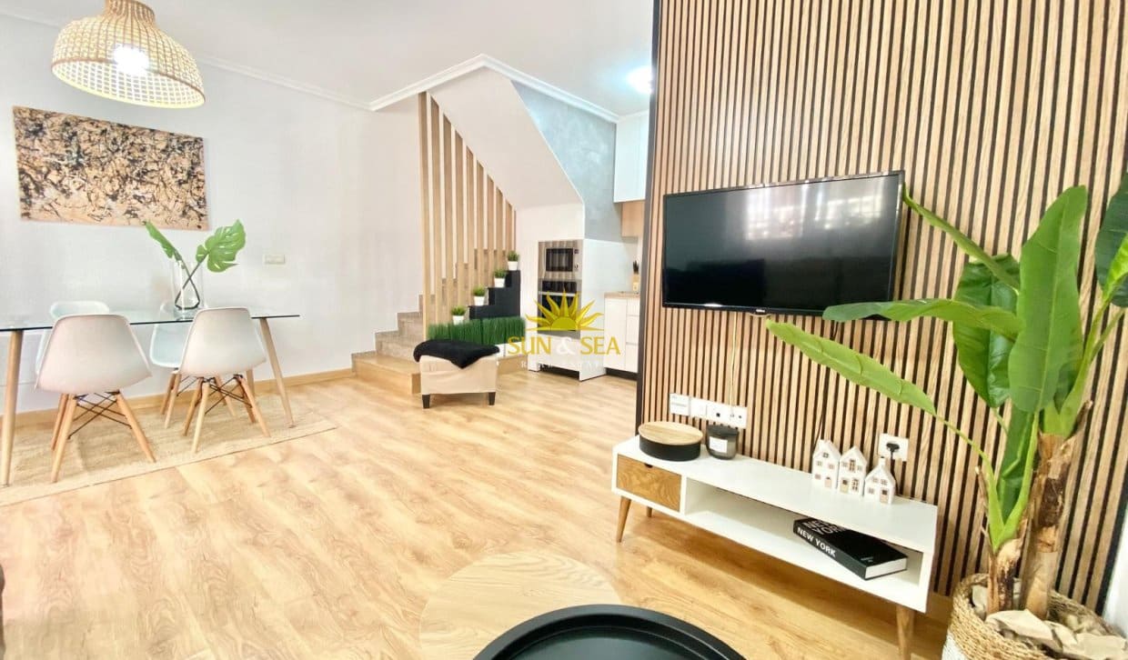 3 sypialnia Willa na sprzedaż w Playa Flamenca z basenem garażem - 284 000 € (Ref: 10009482)
