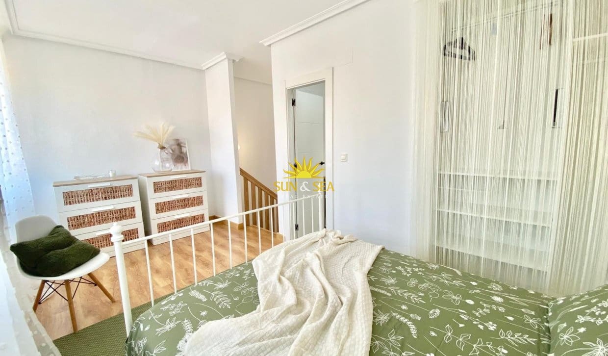 3 sypialnia Willa na sprzedaż w Playa Flamenca z basenem garażem - 284 000 € (Ref: 10009482)