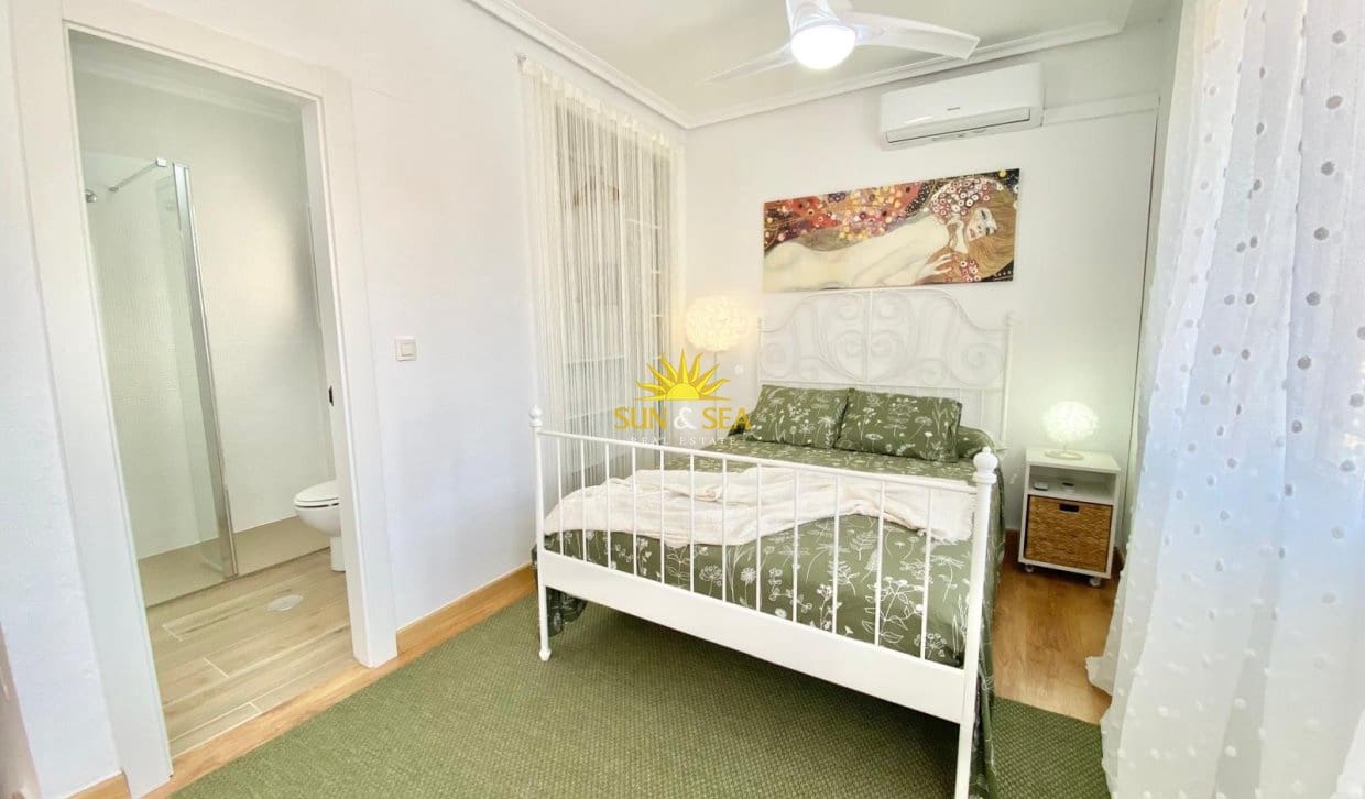 3 sypialnia Willa na sprzedaż w Playa Flamenca z basenem garażem - 284 000 € (Ref: 10009482)