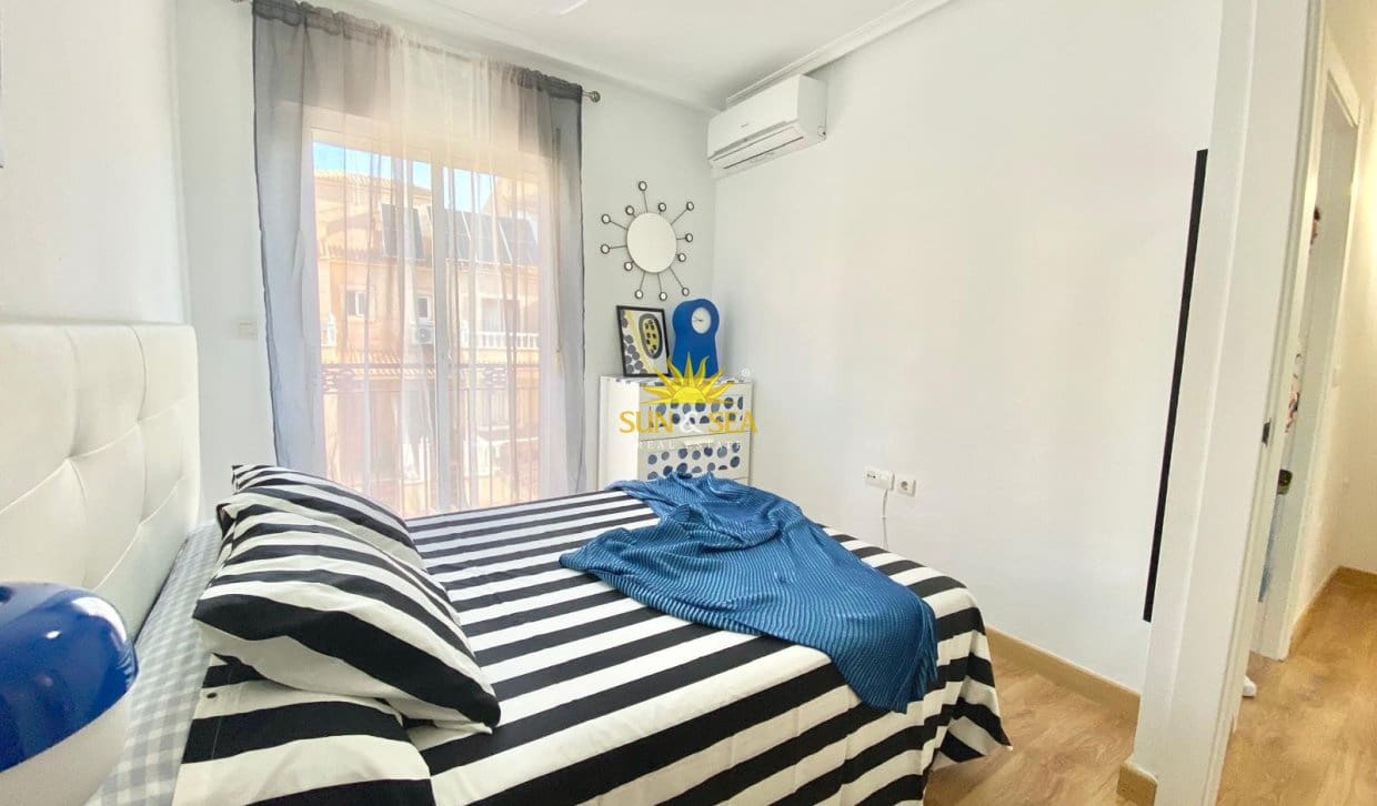 3 sypialnia Willa na sprzedaż w Playa Flamenca z basenem garażem - 284 000 € (Ref: 10009482)