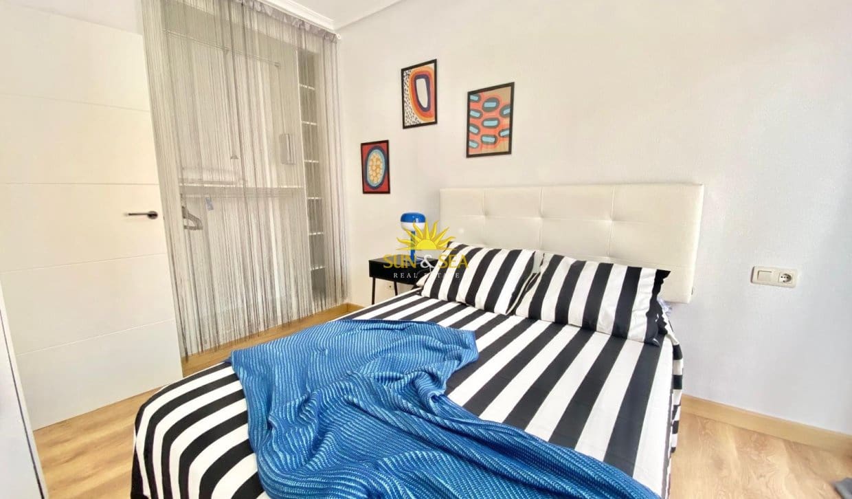 3 sypialnia Willa na sprzedaż w Playa Flamenca z basenem garażem - 284 000 € (Ref: 10009482)