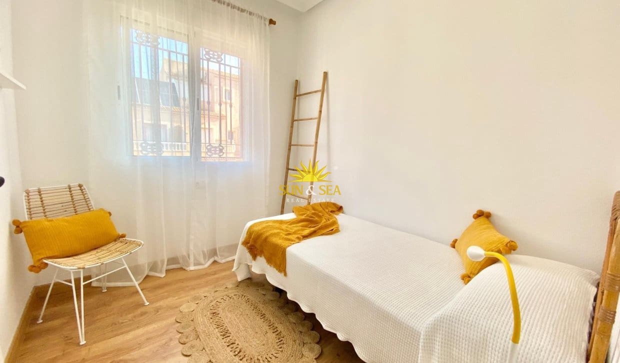 3 sypialnia Willa na sprzedaż w Playa Flamenca z basenem garażem - 284 000 € (Ref: 10009482)