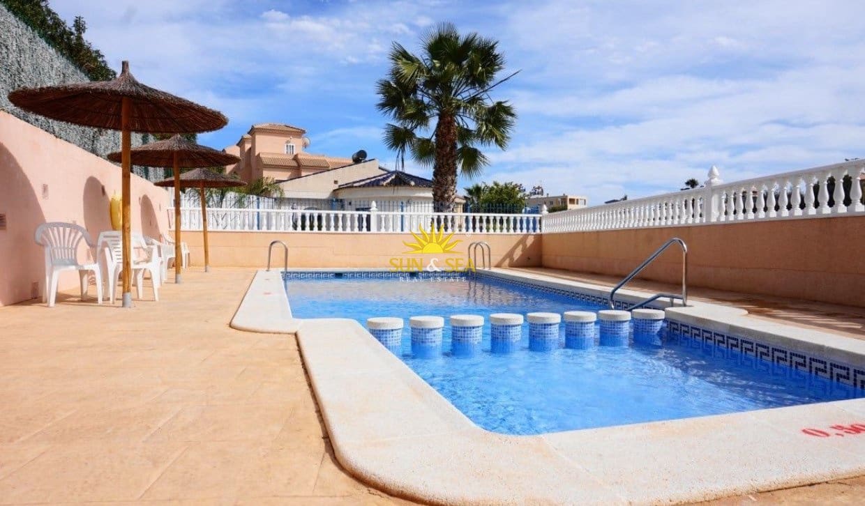 3 sypialnia Willa na sprzedaż w Playa Flamenca z basenem garażem - 284 000 € (Ref: 10009482)