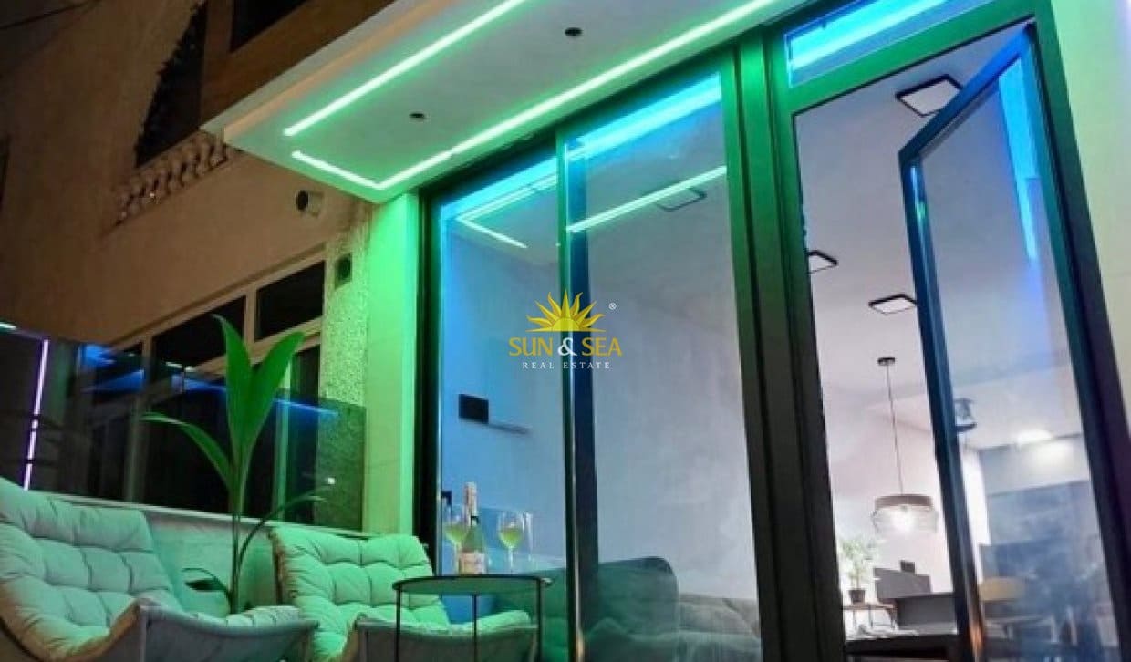 3 Zimmer Apartment zu vermieten in Torrevieja mit Pool - 2.200 € (Ref: 10009757)