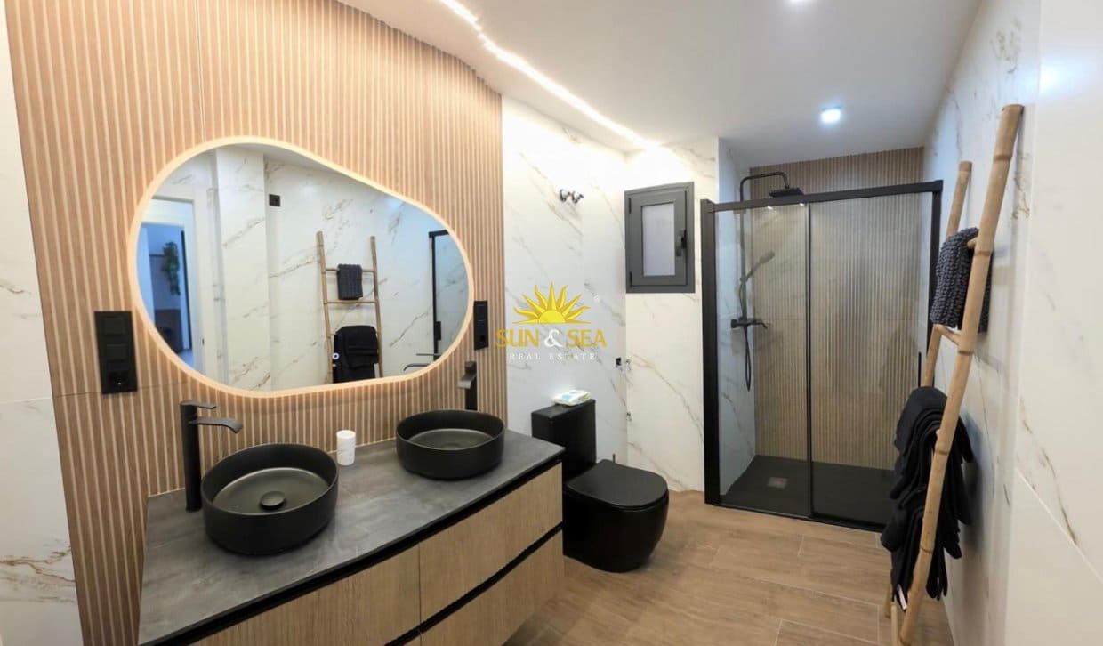3 Zimmer Apartment zu vermieten in Torrevieja mit Pool - 2.200 € (Ref: 10009757)