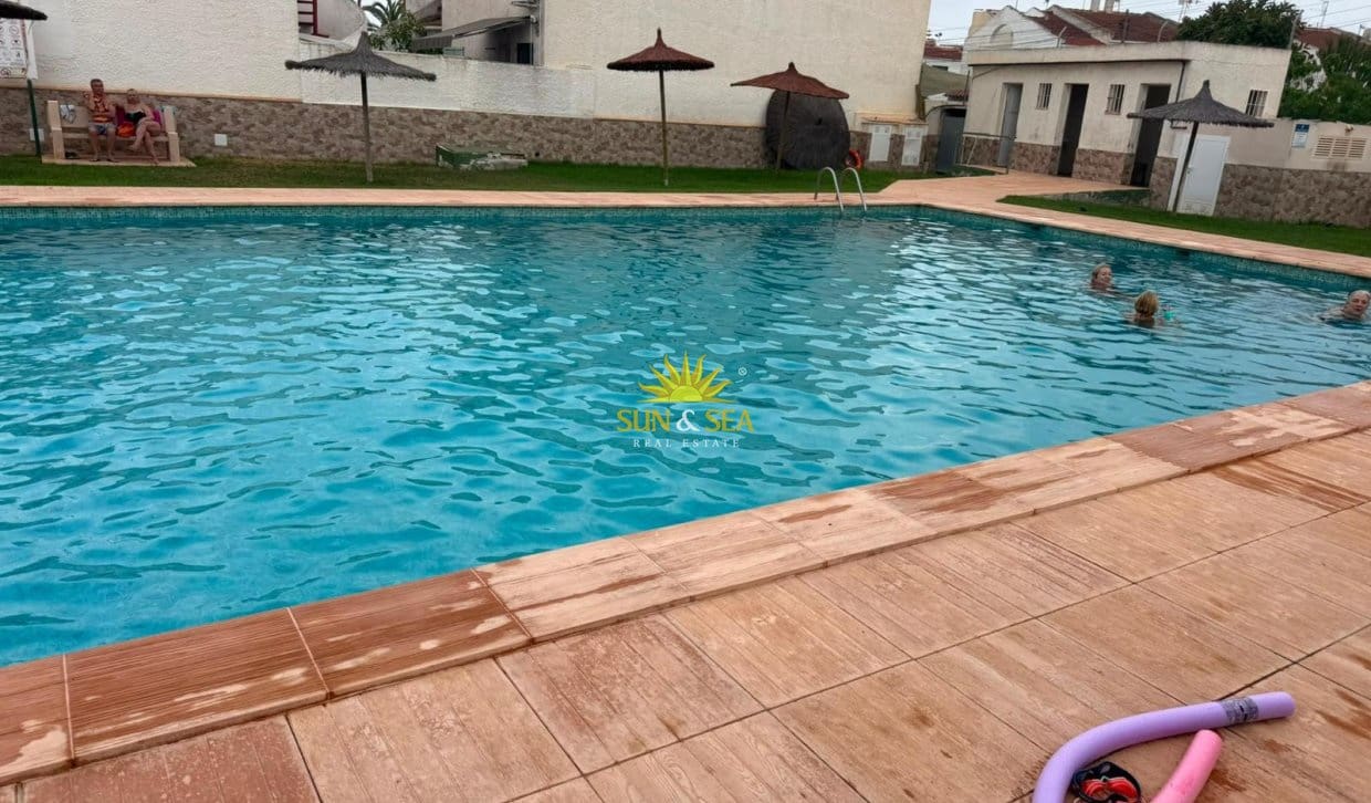 3 Zimmer Apartment zu vermieten in Torrevieja mit Pool - 2.200 € (Ref: 10009757)