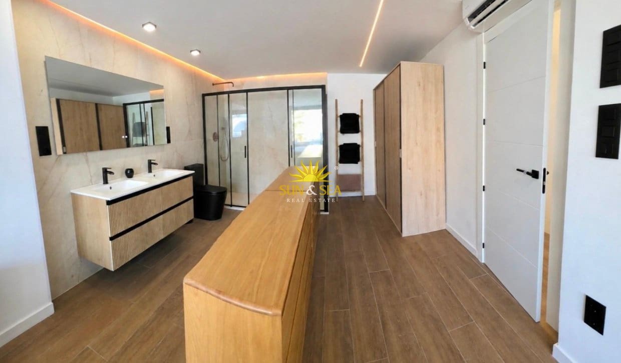 3 Zimmer Apartment zu vermieten in Torrevieja mit Pool - 2.200 € (Ref: 10009757)