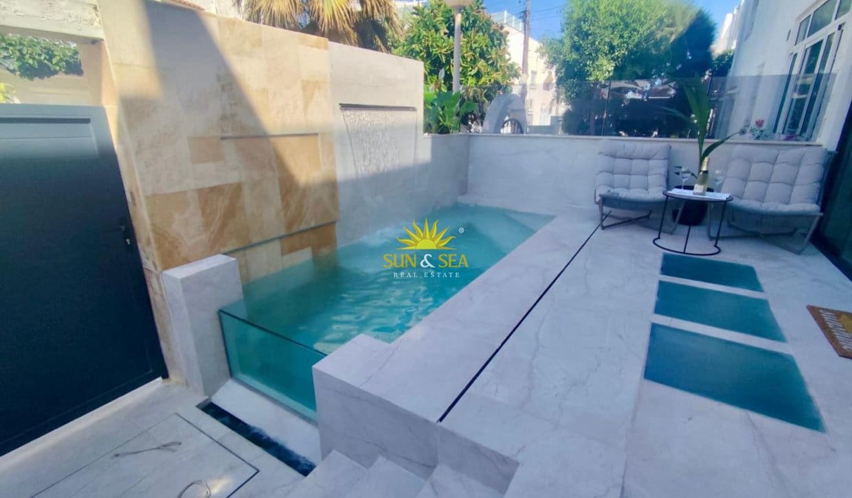 3 Zimmer Apartment zu vermieten in Torrevieja mit Pool - 2.200 € (Ref: 10009757)