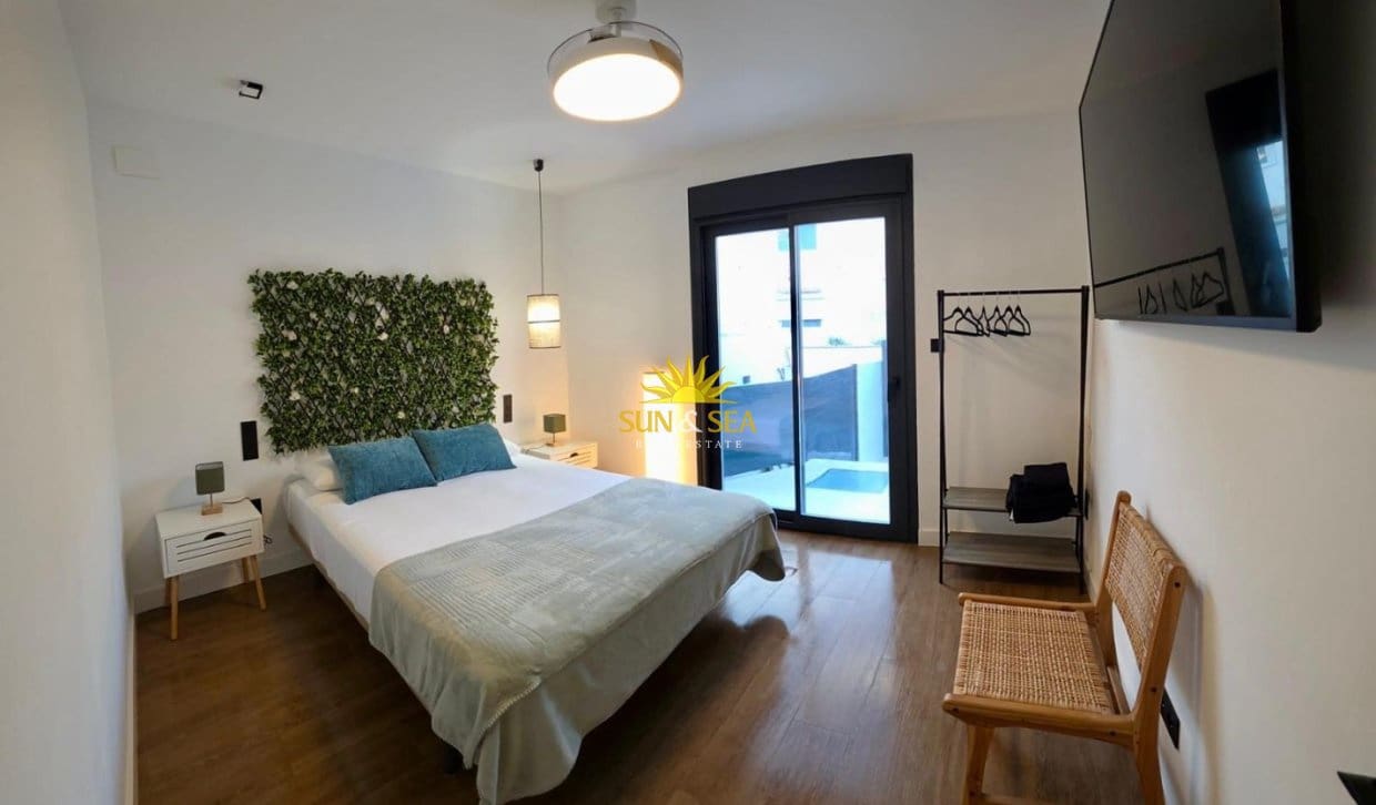 3 Zimmer Apartment zu vermieten in Torrevieja mit Pool - 2.200 € (Ref: 10009757)
