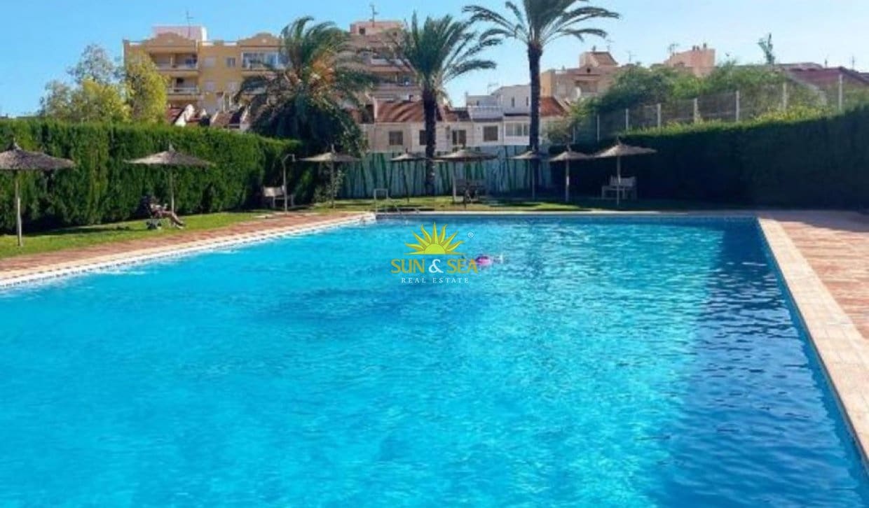 3 Zimmer Apartment zu vermieten in Torrevieja mit Pool - 2.200 € (Ref: 10009757)