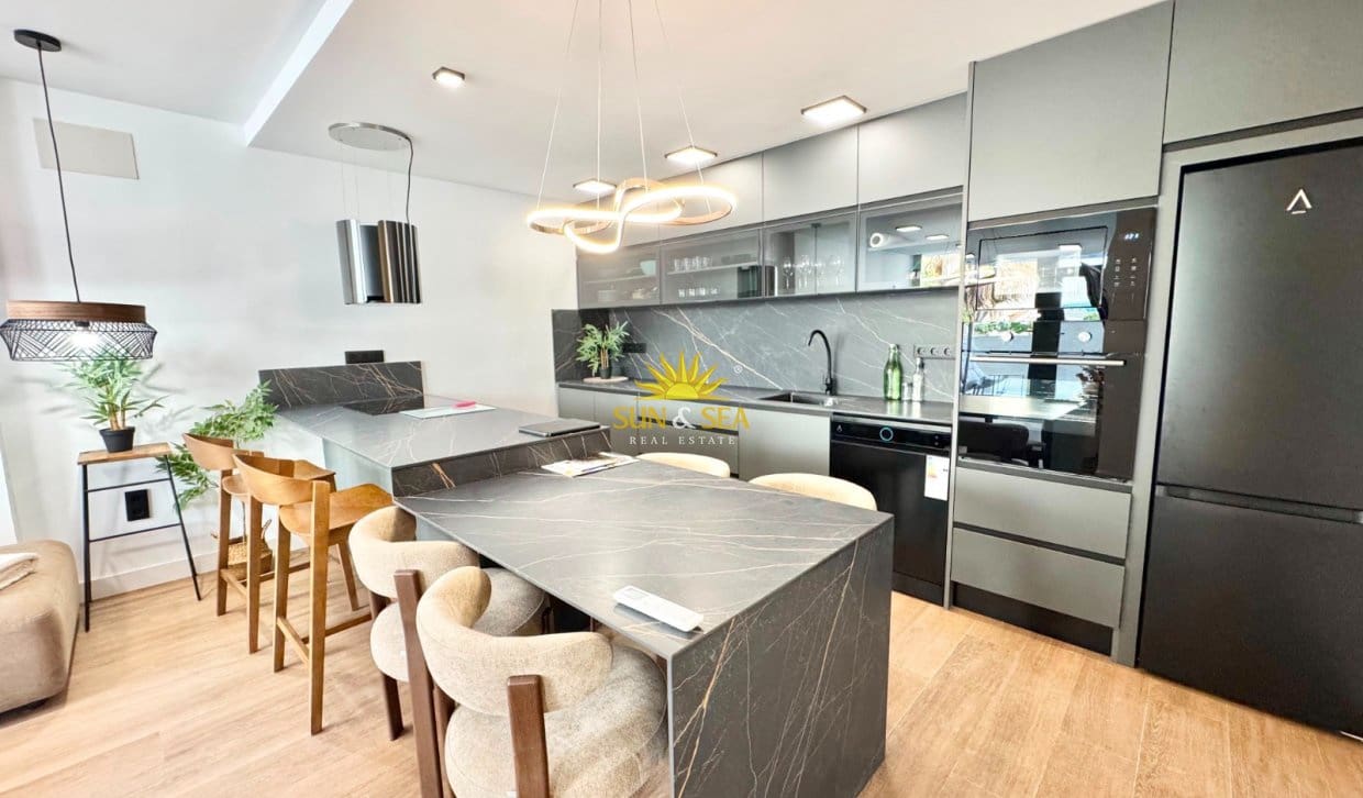 3 bedroom Apartment for rent in Torrevieja with pool - € 2,400 (Ref: 10009757)