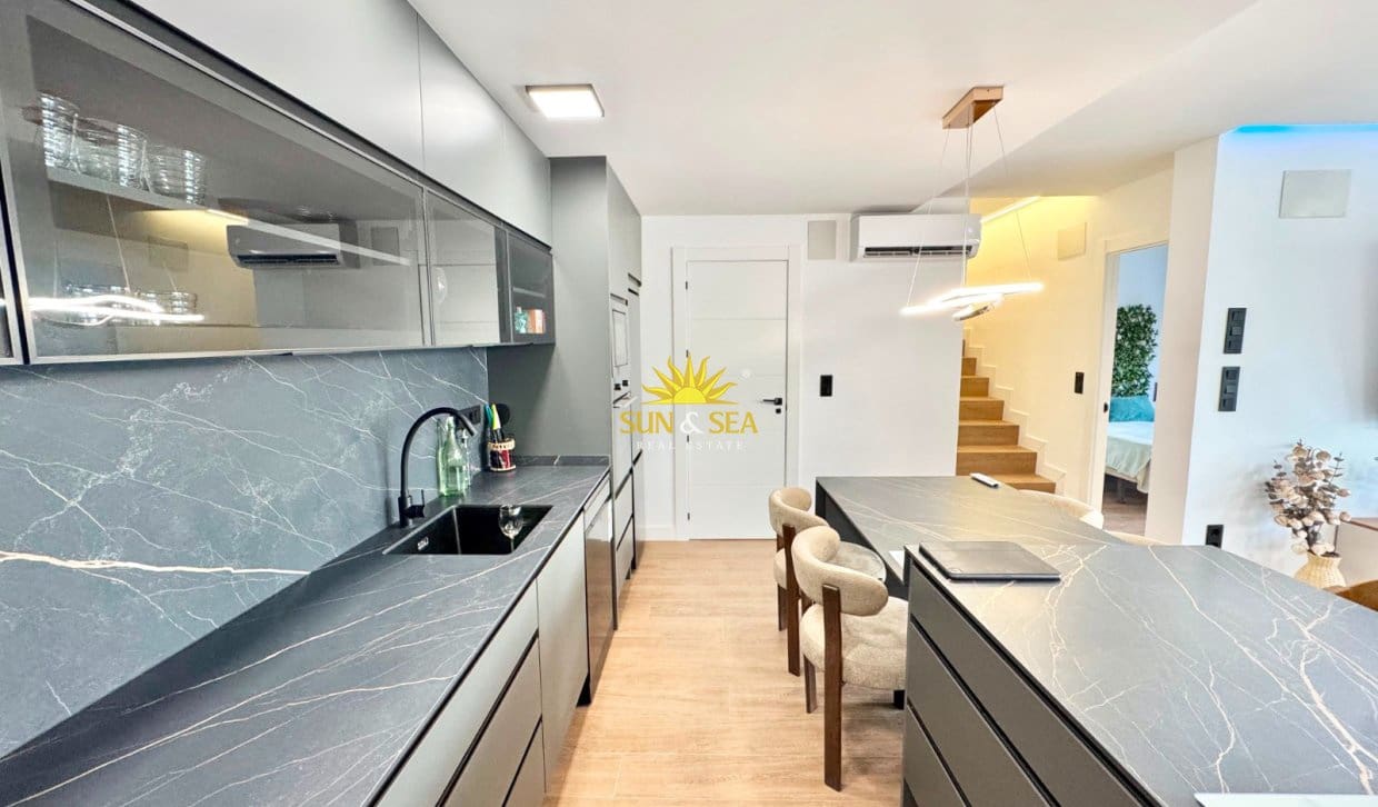 3 bedroom Apartment for rent in Torrevieja with pool - € 2,400 (Ref: 10009757)