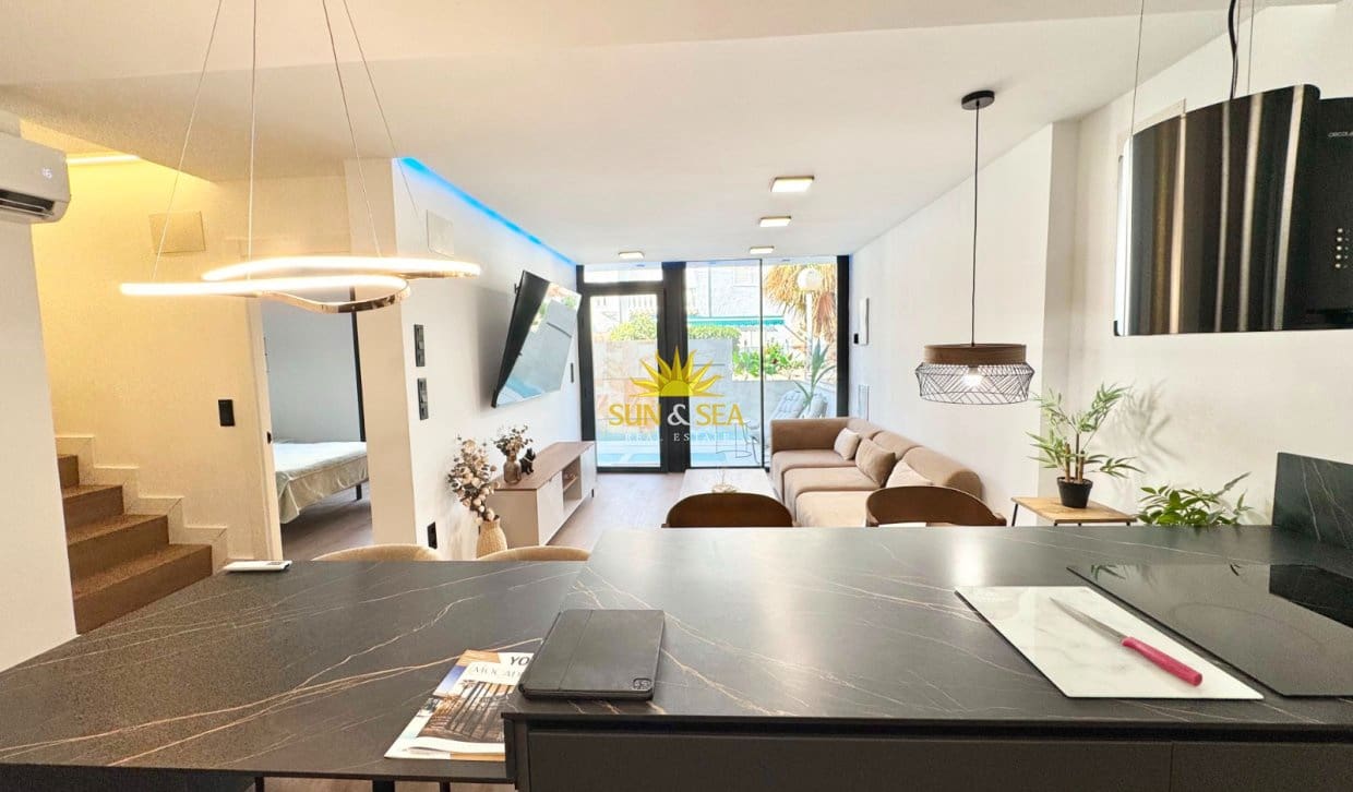 3 bedroom Apartment for rent in Torrevieja with pool - € 2,400 (Ref: 10009757)