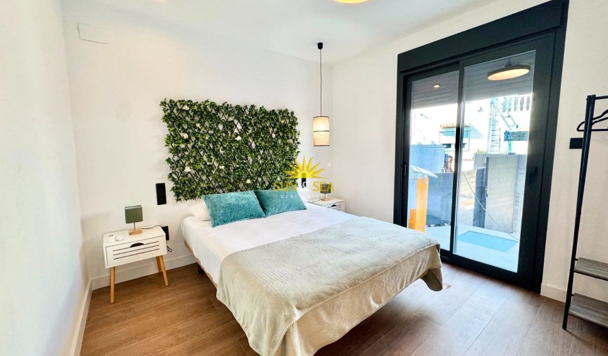 3 bedroom Apartment for rent in Torrevieja with pool - € 2,400 (Ref: 10009757)