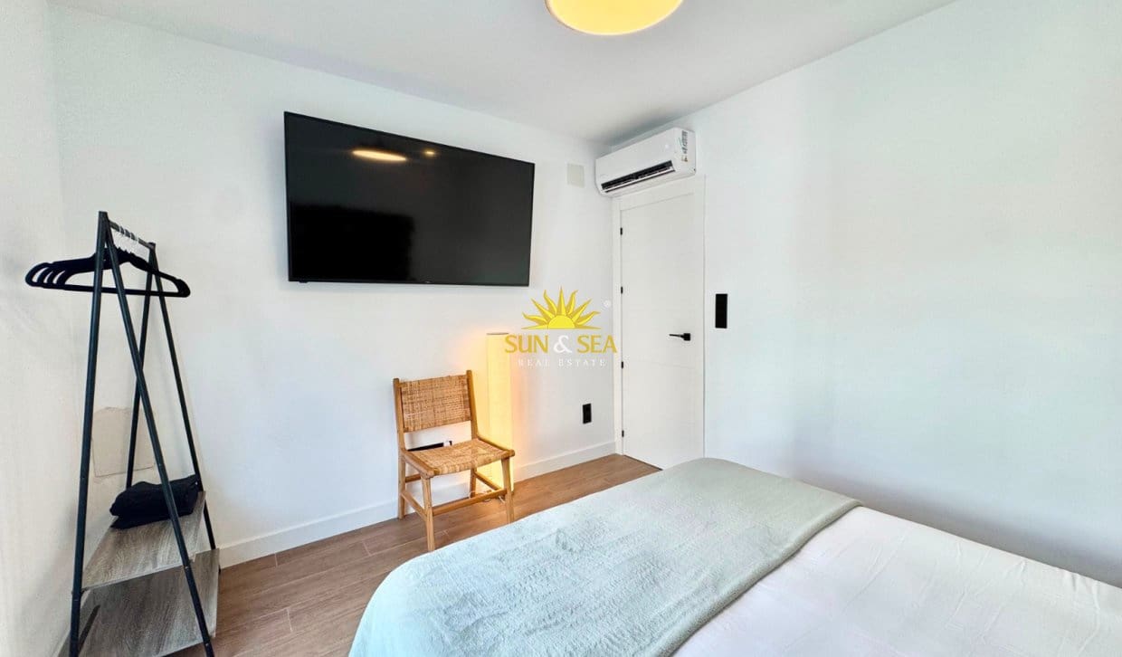 3 bedroom Apartment for rent in Torrevieja with pool - € 2,400 (Ref: 10009757)