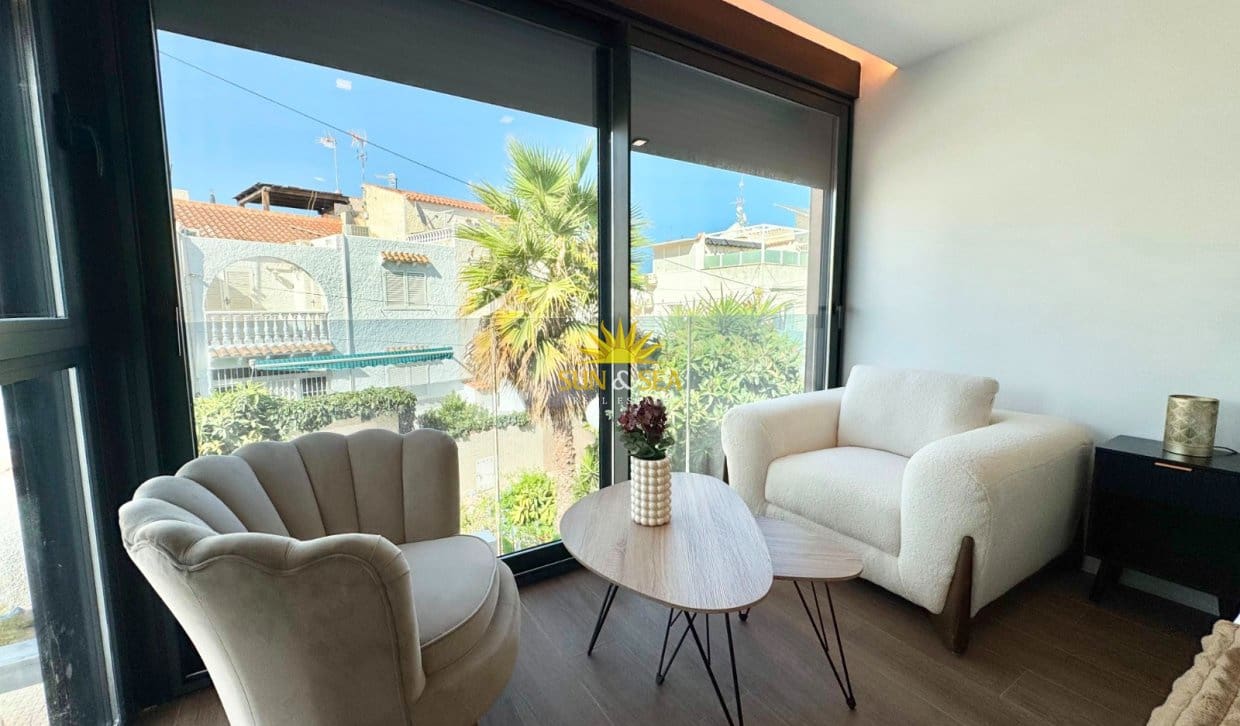 3 bedroom Apartment for rent in Torrevieja with pool - € 2,400 (Ref: 10009757)